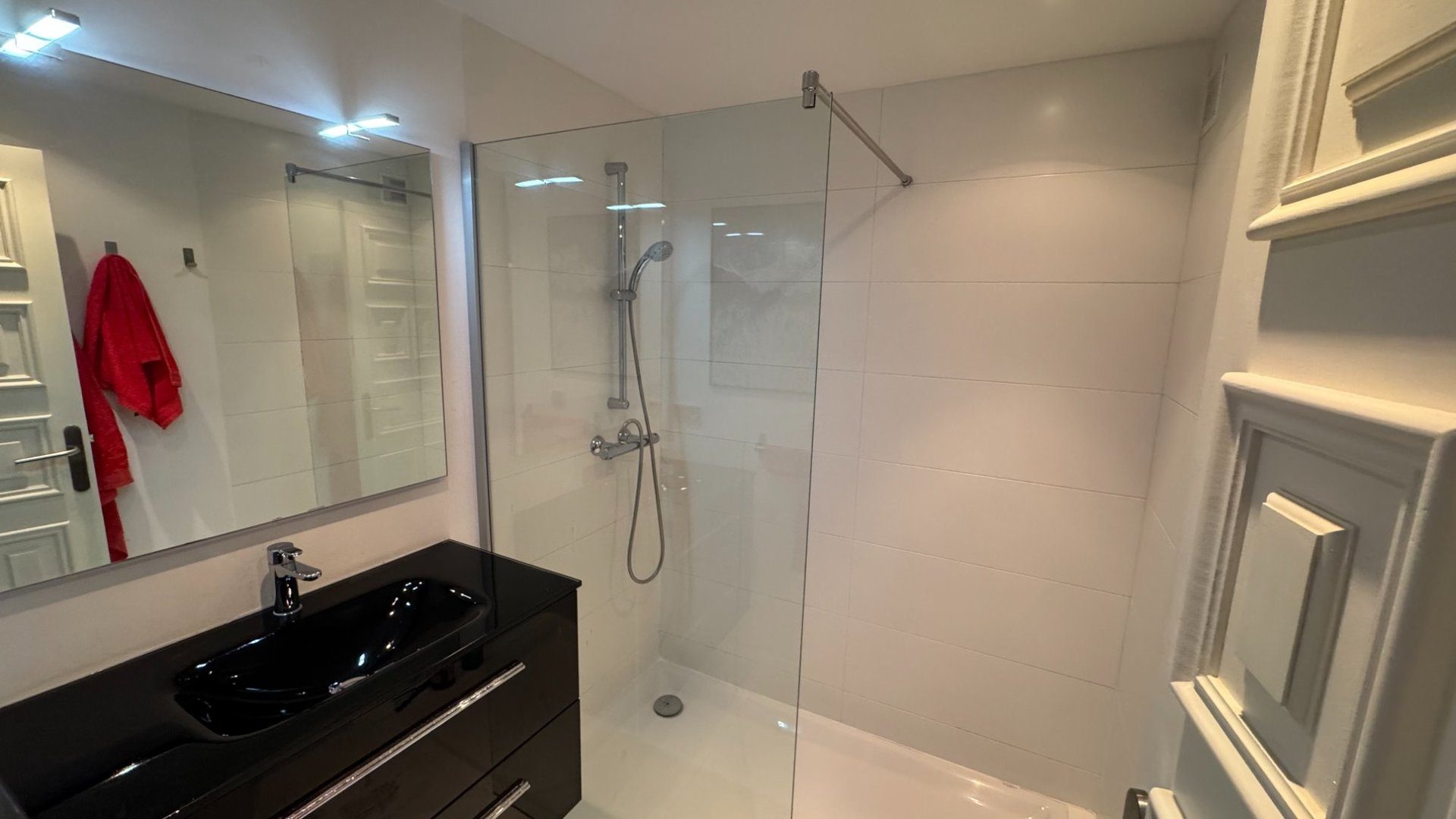 Salle de bain appartement location Canyelles Petites